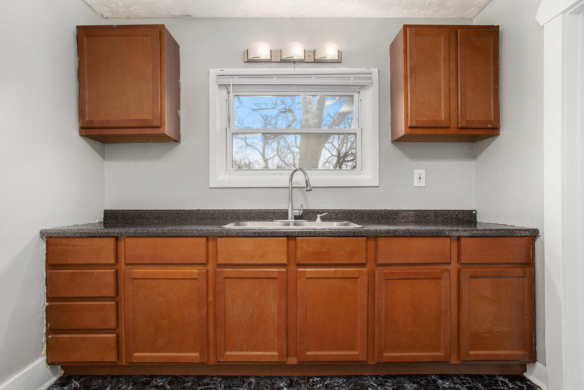 Battle Creek, Michigan 49017, United States, 2 Bedrooms Bedrooms, ,1 BathroomBathrooms,Residential,Pending,95076