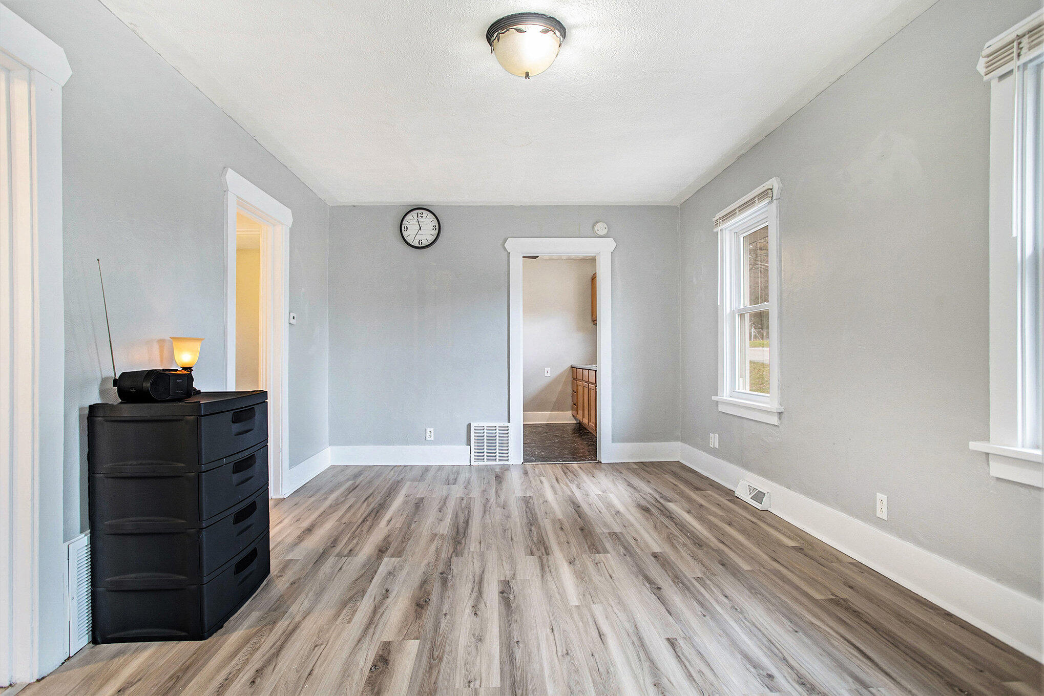 Battle Creek, Michigan 49017, United States, 2 Bedrooms Bedrooms, ,1 BathroomBathrooms,Residential,Pending,95076