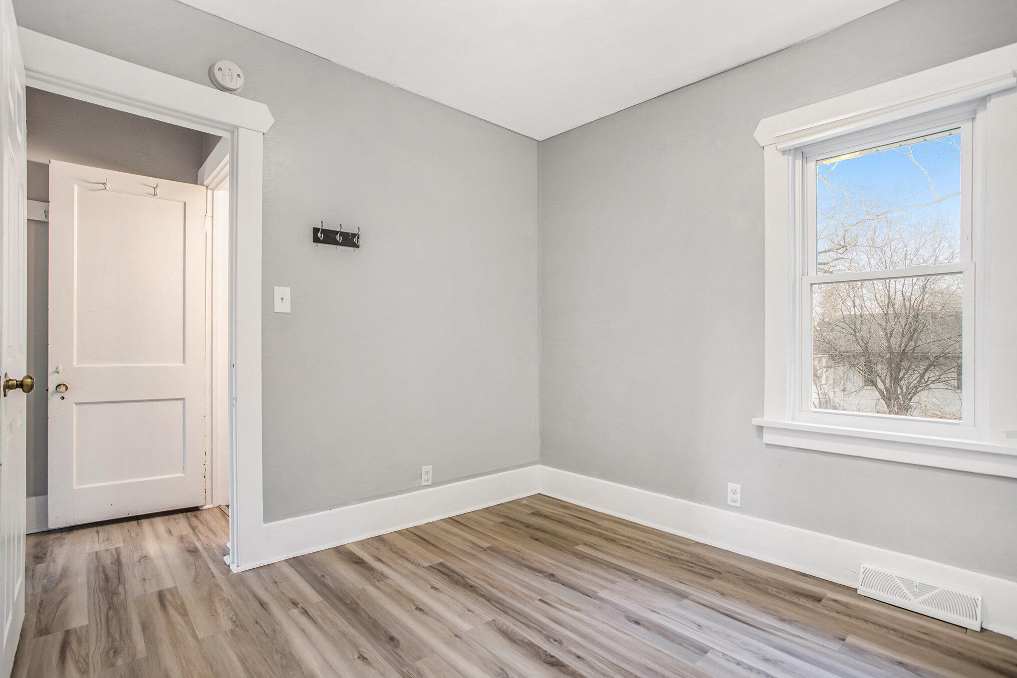 Battle Creek, Michigan 49017, United States, 2 Bedrooms Bedrooms, ,1 BathroomBathrooms,Residential,Pending,95076