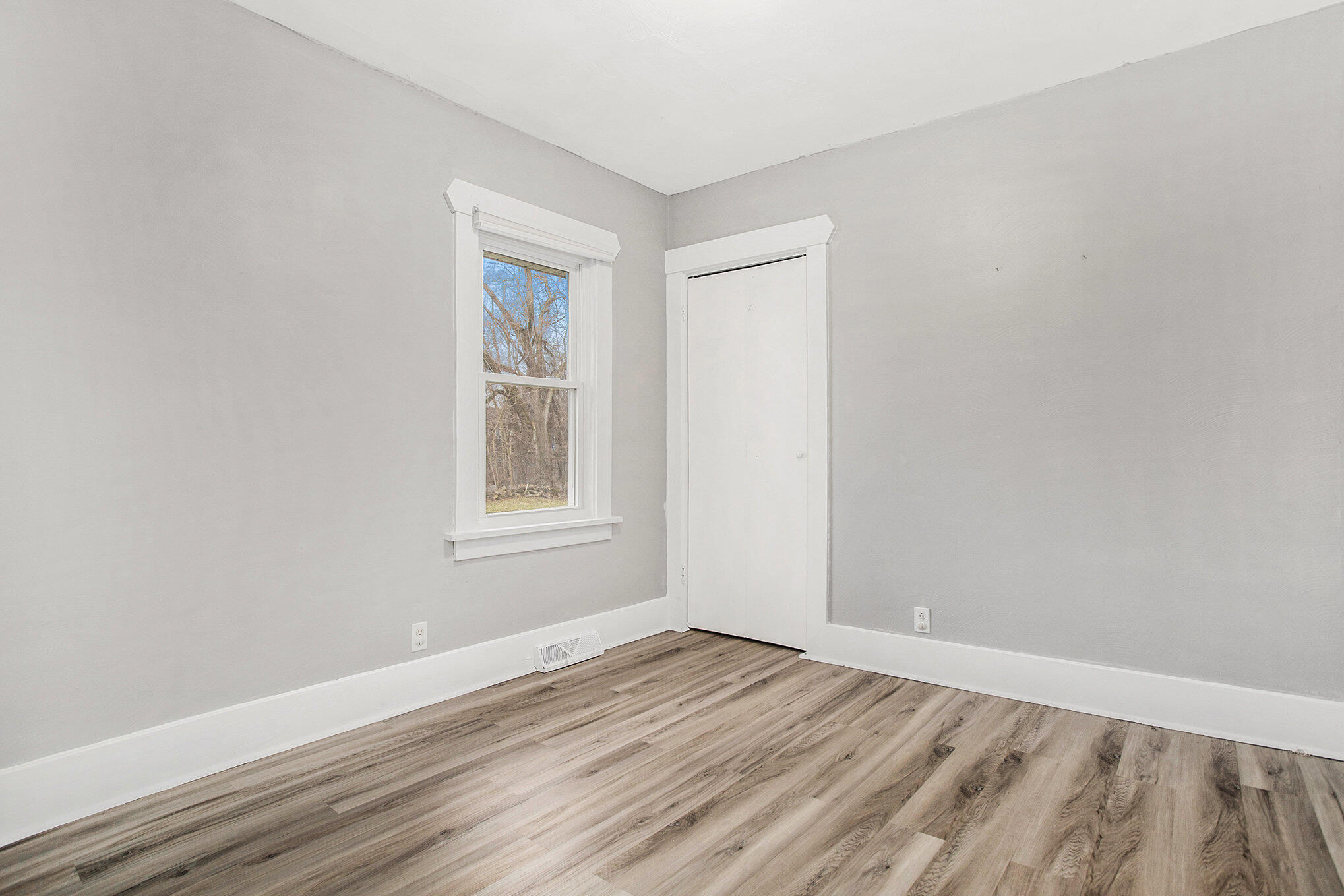 Battle Creek, Michigan 49017, United States, 2 Bedrooms Bedrooms, ,1 BathroomBathrooms,Residential,Pending,95076