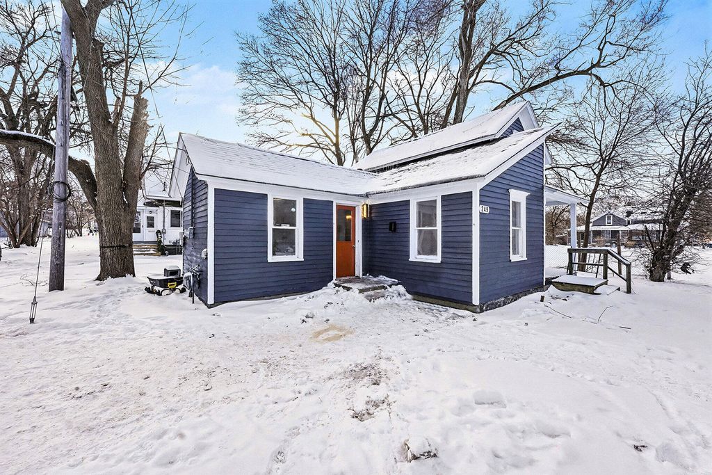 Photo of 249 Washington Avenue, Muskegon, MI 49441 (MLS # 26000168)