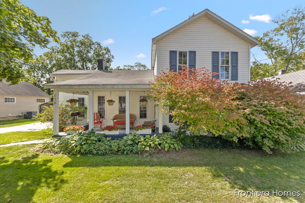 Photo of 175 S Main Street, Rockford, MI 49341 (MLS # 25047388)