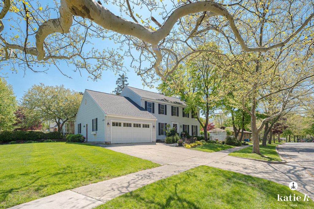 Photo of 2538 Beechwood Drive SE, East Grand Rapids, MI 49506 (MLS # 26021460)