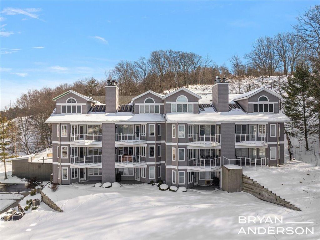 Photo of 810 S Harbor Drive #16, Grand Haven, MI 49417 (MLS # 26005141)