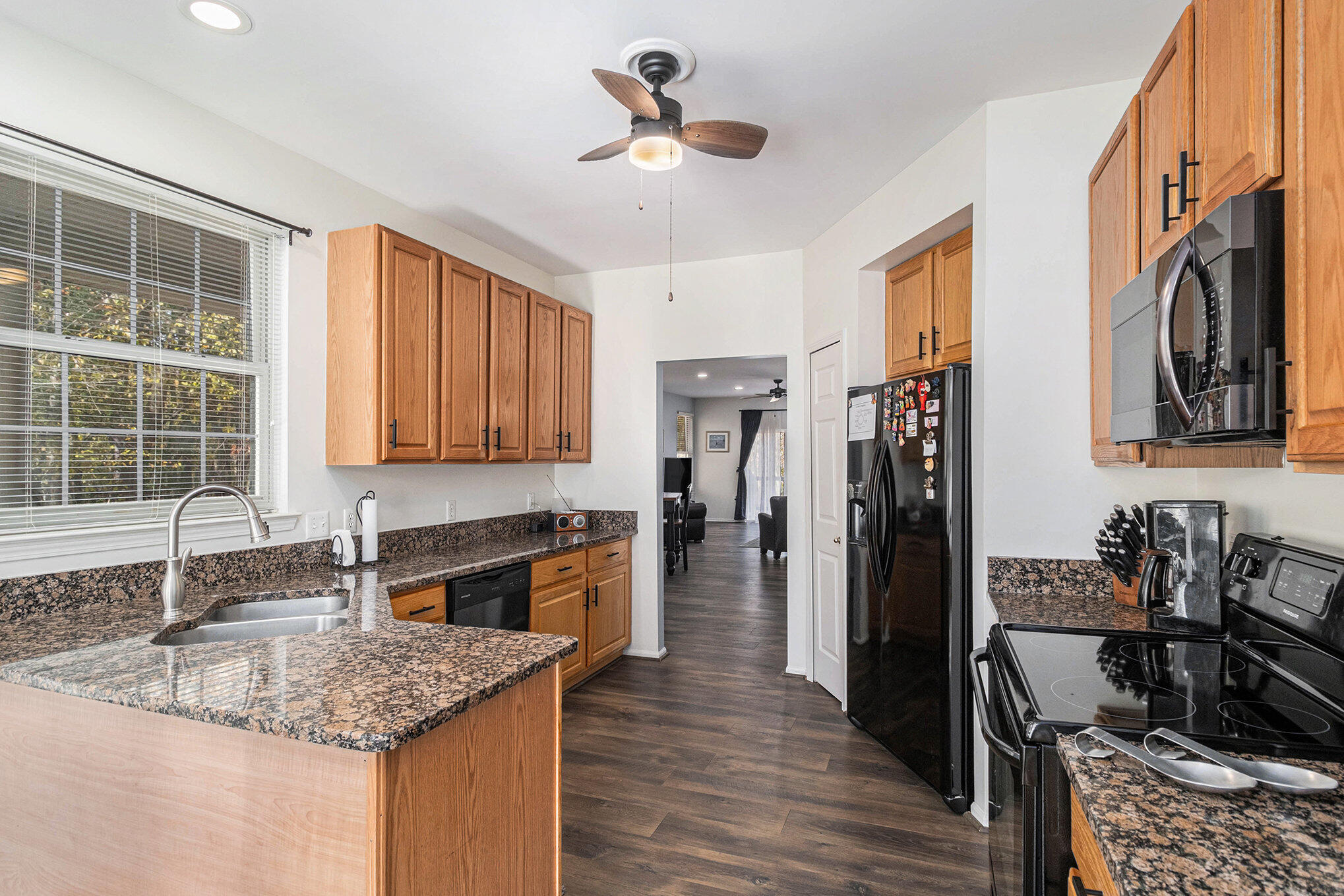 Auburn Hills, Michigan 48326, United States, 3 Bedrooms Bedrooms, ,2 BathroomsBathrooms,Residential,Pending,237147