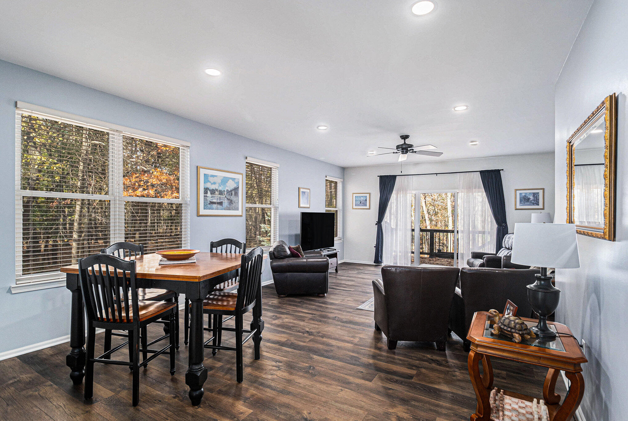 Auburn Hills, Michigan 48326, United States, 3 Bedrooms Bedrooms, ,2 BathroomsBathrooms,Residential,Pending,237147