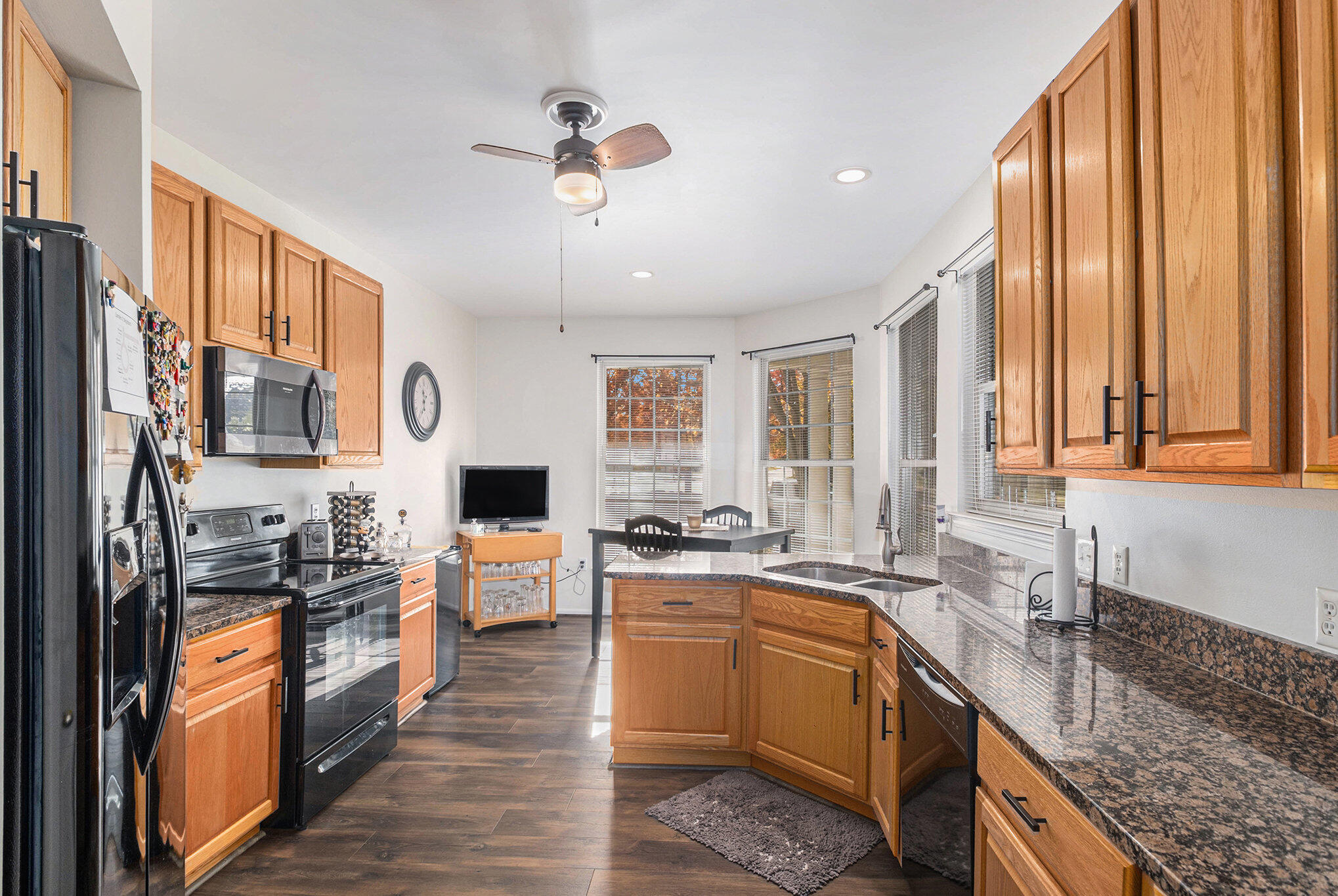 Auburn Hills, Michigan 48326, United States, 3 Bedrooms Bedrooms, ,2 BathroomsBathrooms,Residential,Pending,237147