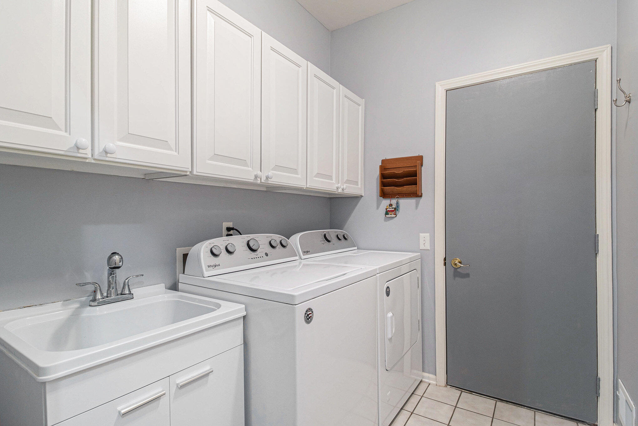 Auburn Hills, Michigan 48326, United States, 3 Bedrooms Bedrooms, ,2 BathroomsBathrooms,Residential,Pending,237147