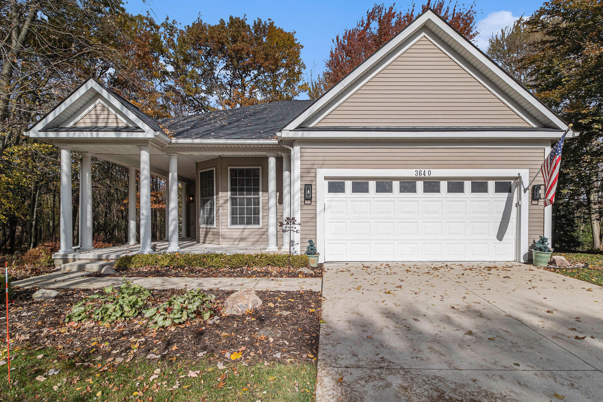 Auburn Hills, Michigan 48326, United States, 3 Bedrooms Bedrooms, ,2 BathroomsBathrooms,Residential,Pending,237147