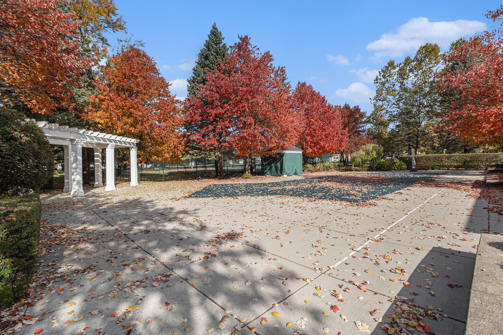 Auburn Hills, Michigan 48326, United States, 3 Bedrooms Bedrooms, ,2 BathroomsBathrooms,Residential,Pending,237147