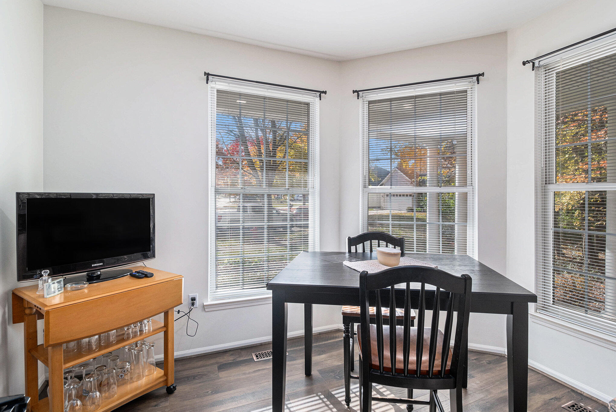 Auburn Hills, Michigan 48326, United States, 3 Bedrooms Bedrooms, ,2 BathroomsBathrooms,Residential,Pending,237147