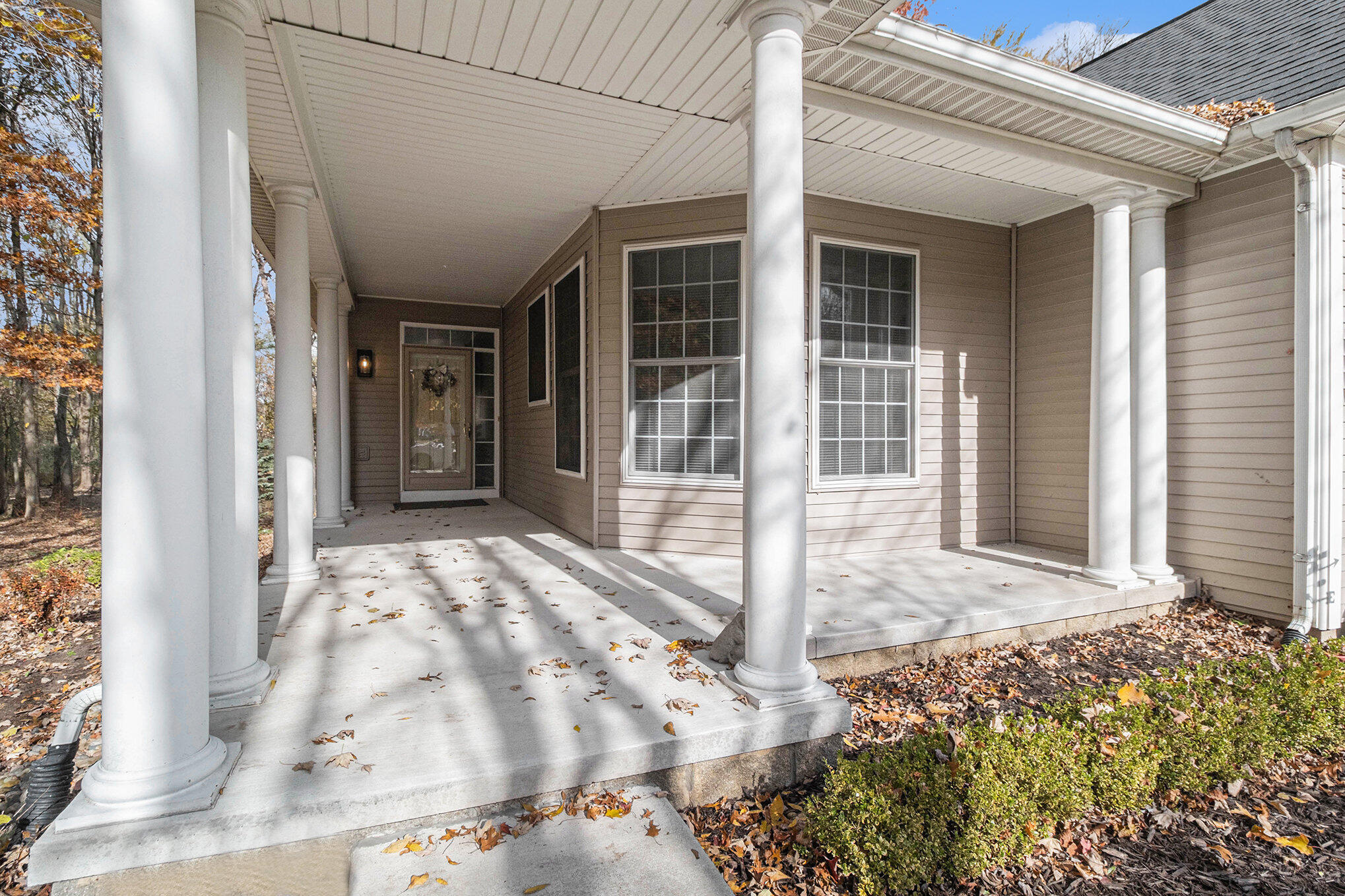 Auburn Hills, Michigan 48326, United States, 3 Bedrooms Bedrooms, ,2 BathroomsBathrooms,Residential,Pending,237147