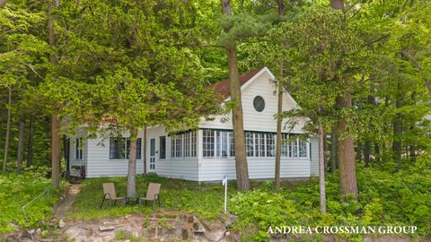 80130 Linden Hills Covert MI 49043