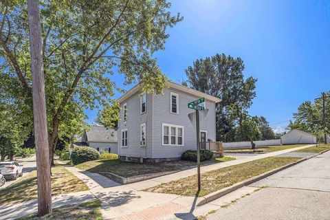 Photo of 602 Fifth Street, Ludington, MI 49431 (MLS # 25040355)
