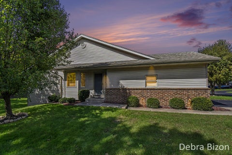 Photo for 1011 Country Gardens NW