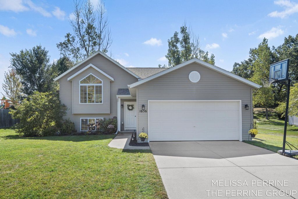 Photo of 1656 Barnsley Court SE, Lowell, MI 49331 (MLS # 25047350)