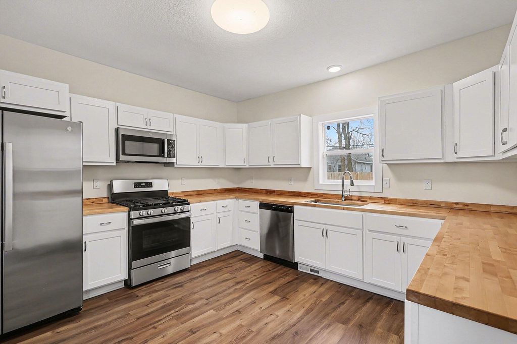 Photo of 769 Catawba Avenue, Muskegon, MI 49442 (MLS # 26011140)