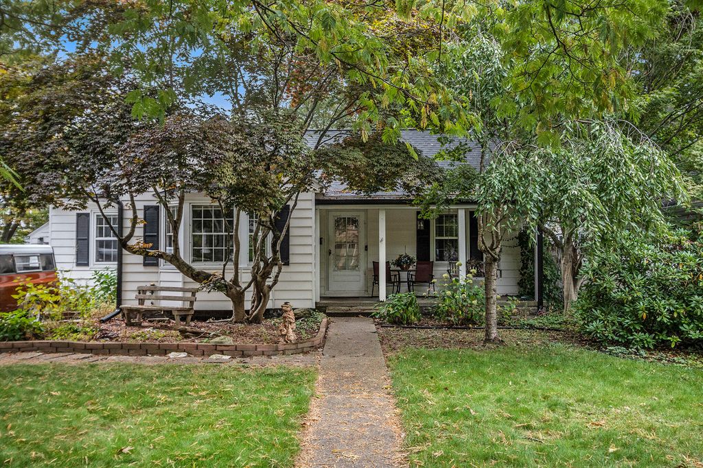 Photo of 1555 Beardsley Avenue, Muskegon, MI 49441 (MLS # 25053446)