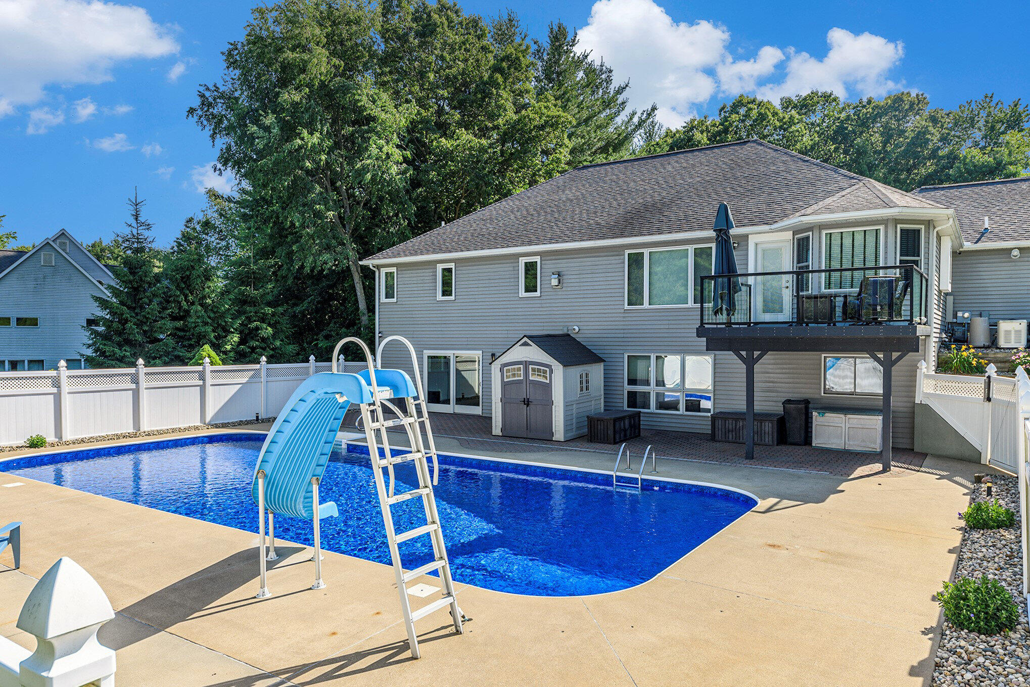 Augusta, Michigan 49012, United States, 5 Bedrooms Bedrooms, ,4 BathroomsBathrooms,Residential,Active,161784