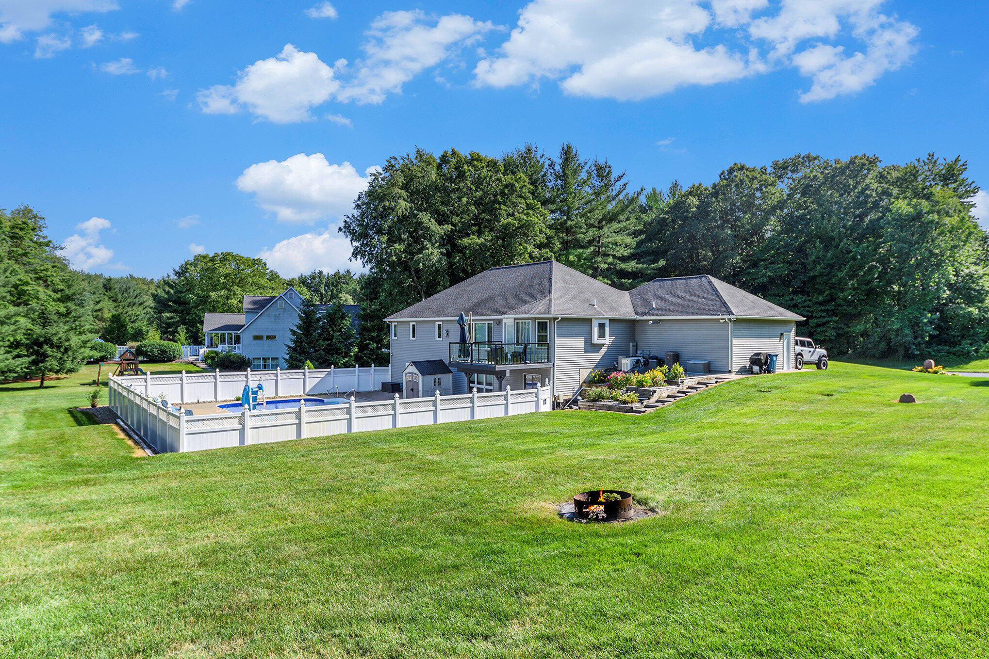 Augusta, Michigan 49012, United States, 5 Bedrooms Bedrooms, ,4 BathroomsBathrooms,Residential,Active,161784