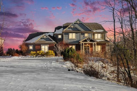 Photo of 451 Oak Arbor Circle E, Rochester, MI 48306 (MLS # 26009022)