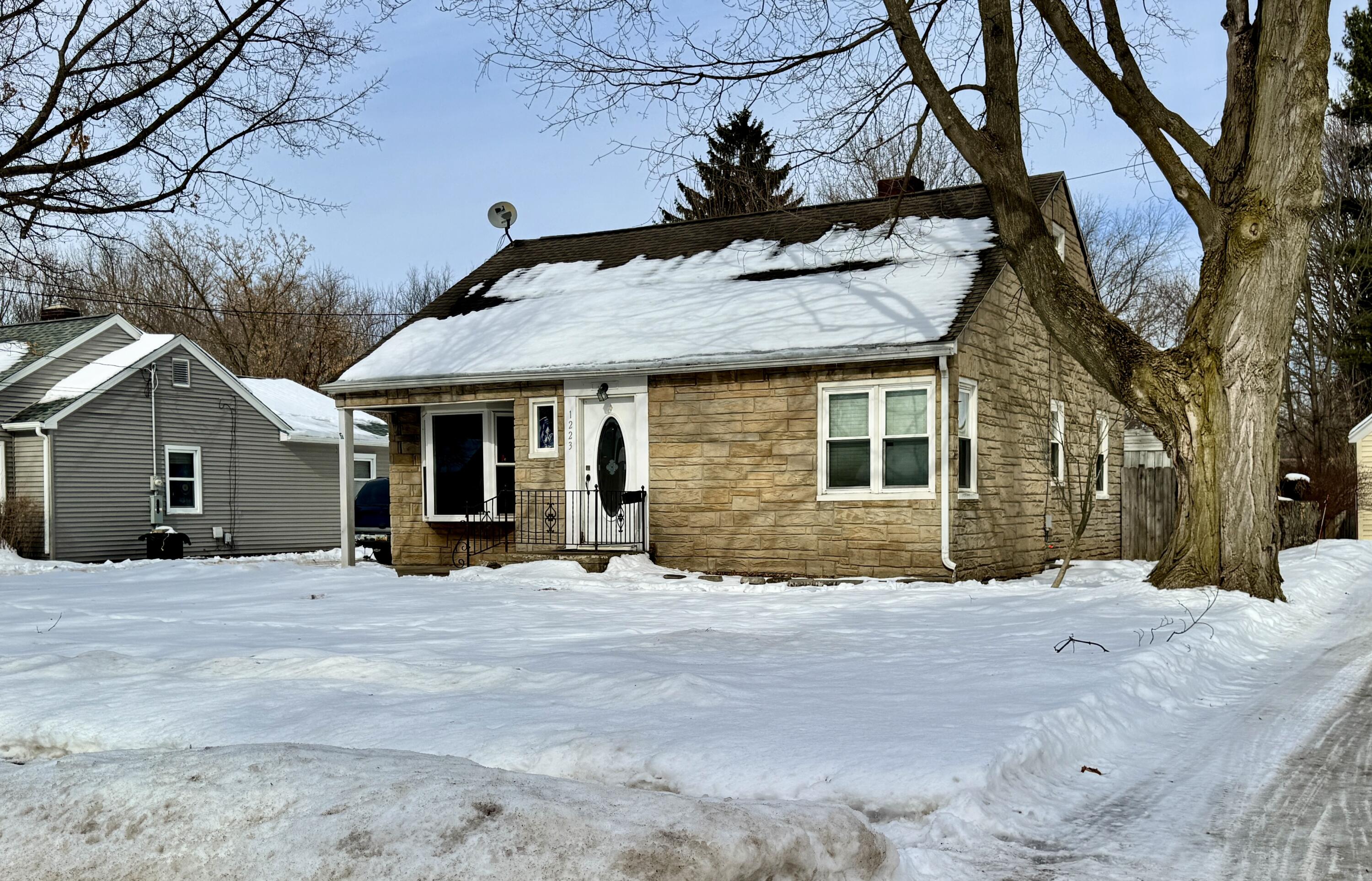 1223 Parchmount Avenue