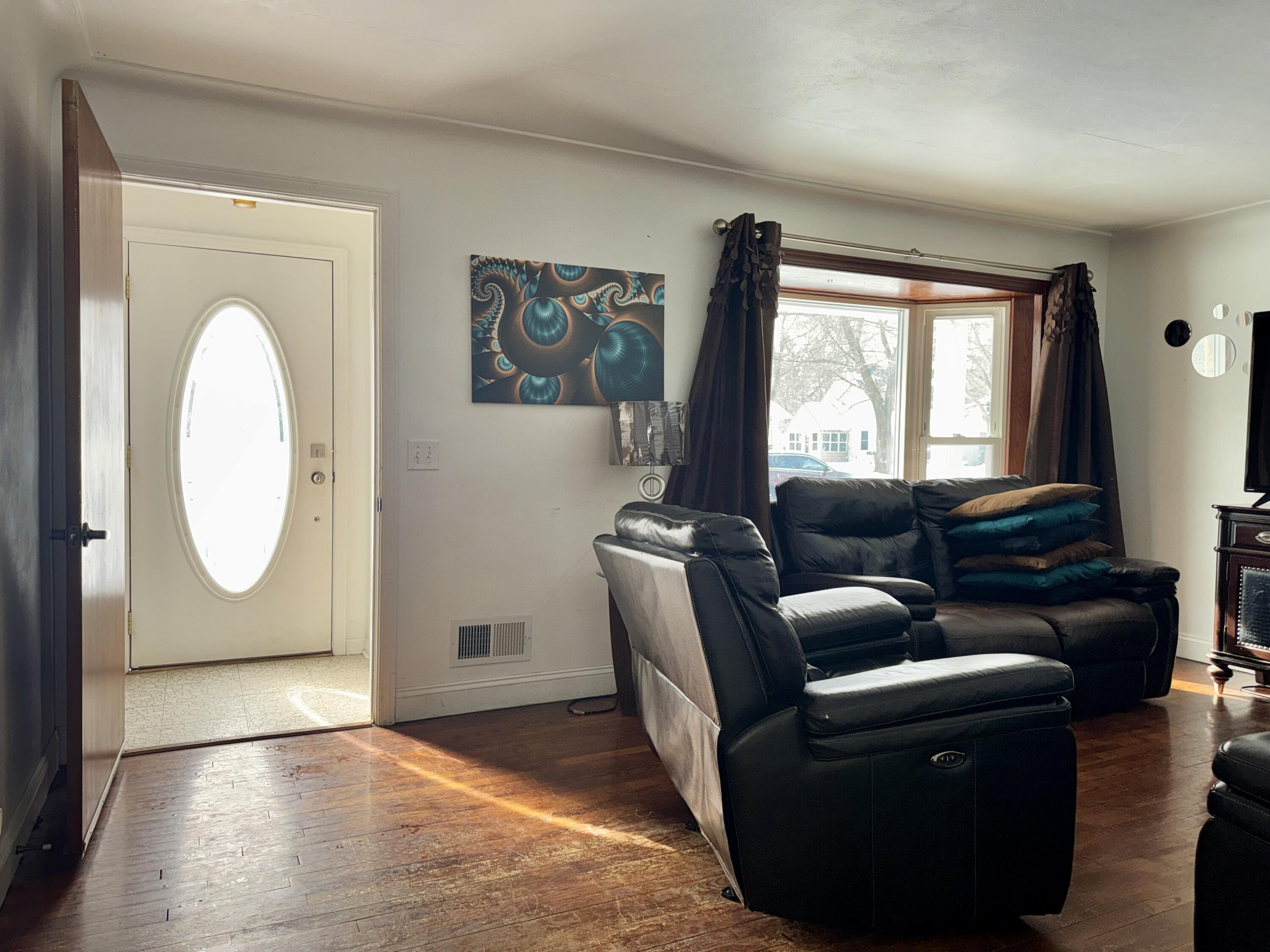 1223 Parchmount Avenue