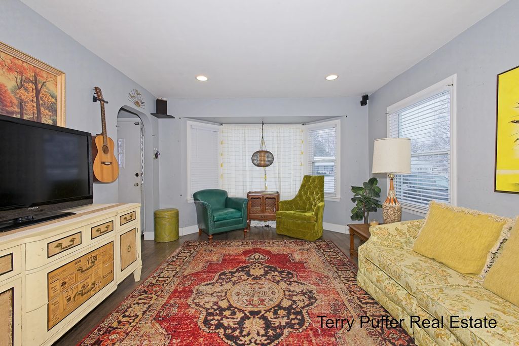 Photo of 2206 Oak Avenue, Muskegon, MI 49445 (MLS # 25060578)