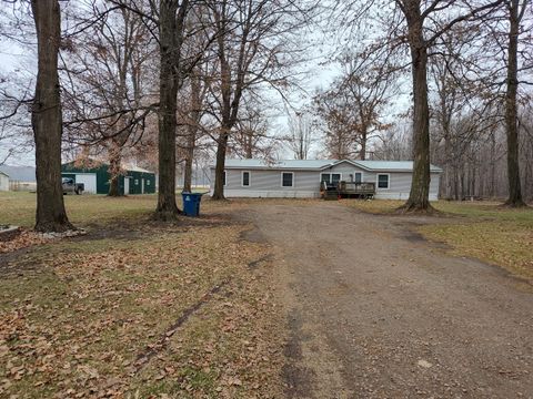 Photo of 1233 Robinson Road, Quincy, MI 49082 (MLS # 25059366)