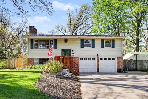 Photo of 1422 Maplewood Drive, Jenison, MI 49428 (MLS # 26021874)