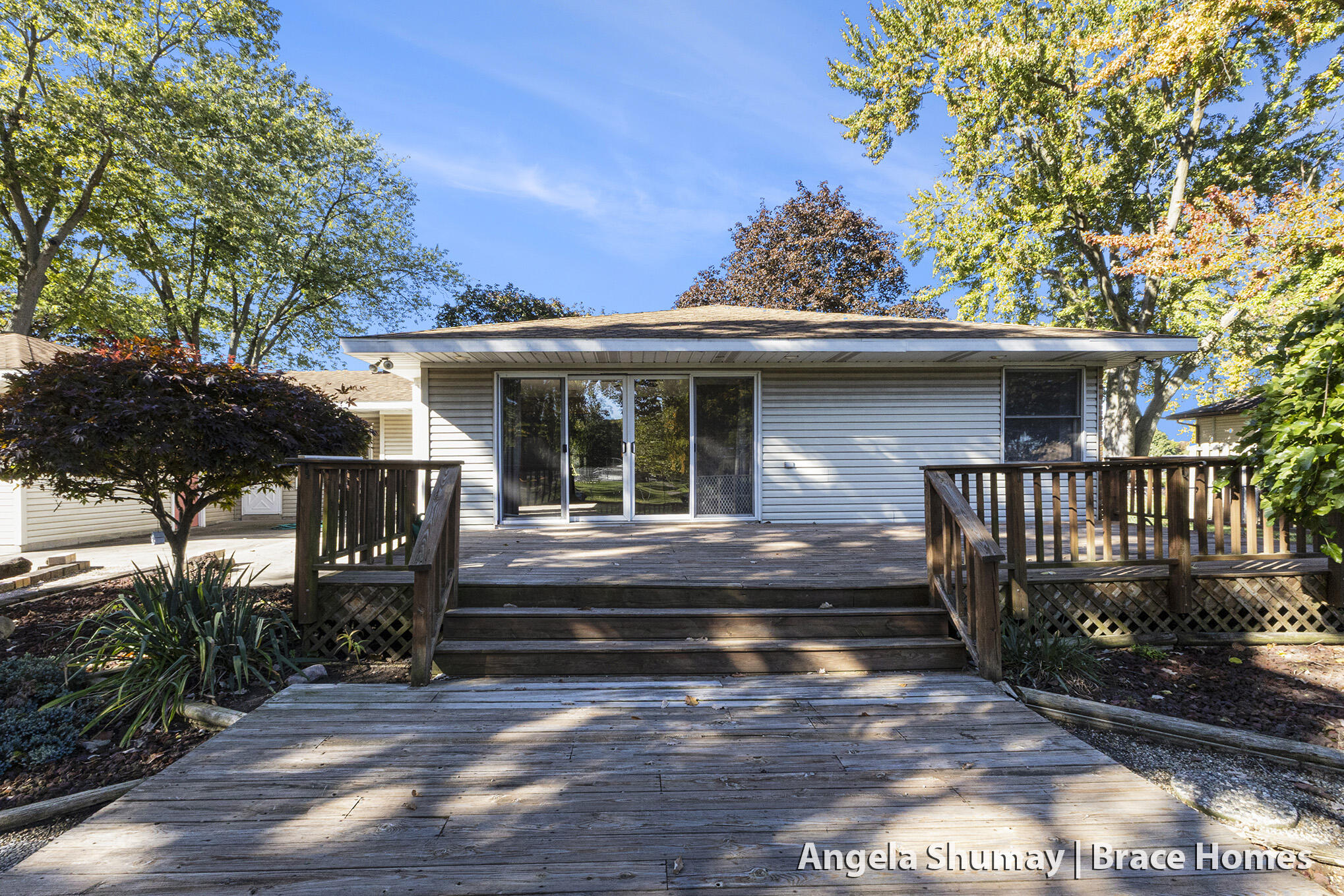 Grandville, Michigan 49418, United States, 3 Bedrooms Bedrooms, ,2 BathroomsBathrooms,Residential,Pending,229303