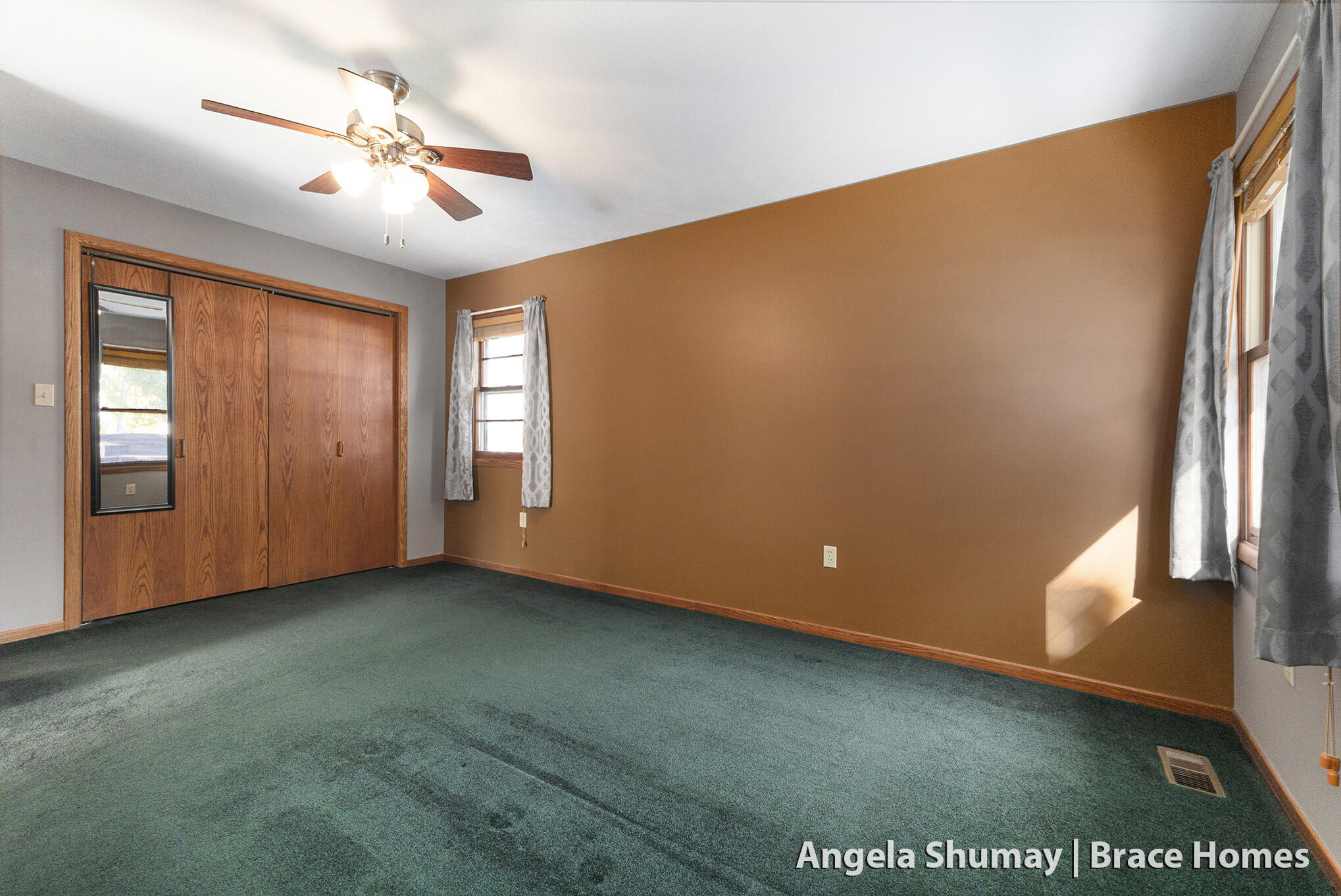 Grandville, Michigan 49418, United States, 3 Bedrooms Bedrooms, ,2 BathroomsBathrooms,Residential,Pending,229303