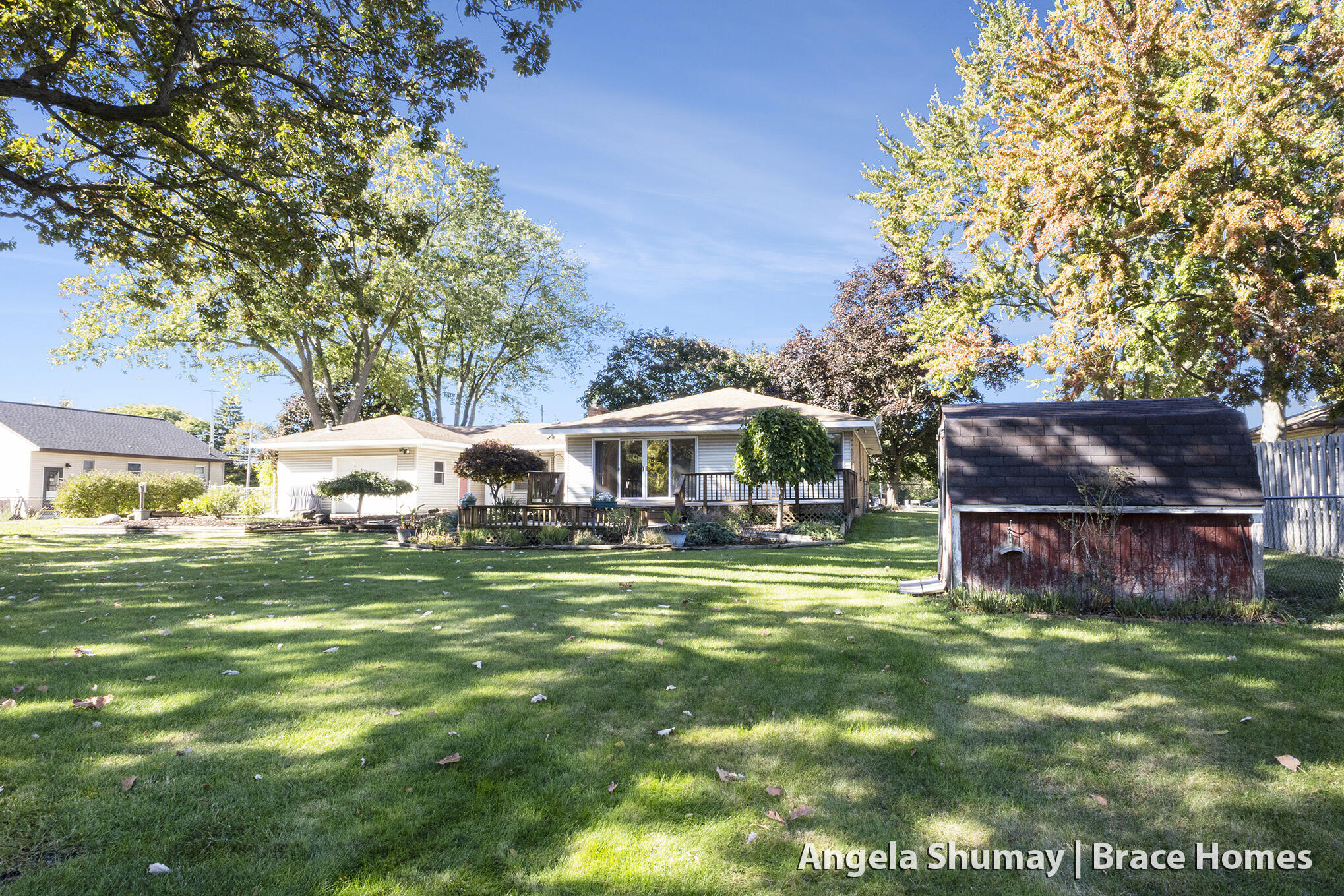 Grandville, Michigan 49418, United States, 3 Bedrooms Bedrooms, ,2 BathroomsBathrooms,Residential,Pending,229303