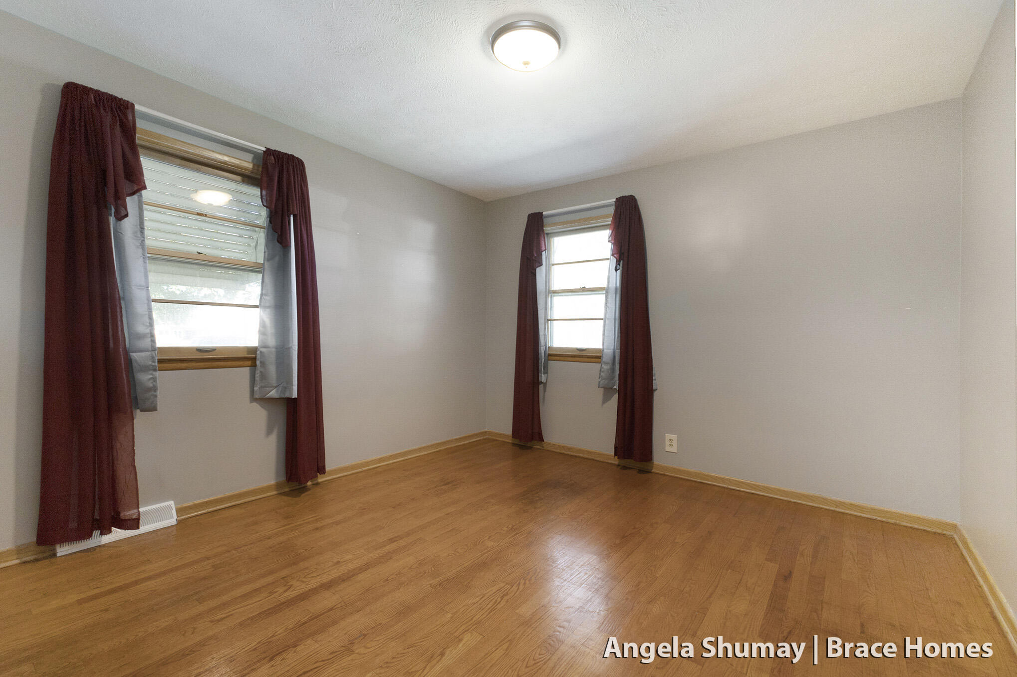 Grandville, Michigan 49418, United States, 3 Bedrooms Bedrooms, ,2 BathroomsBathrooms,Residential,Pending,229303