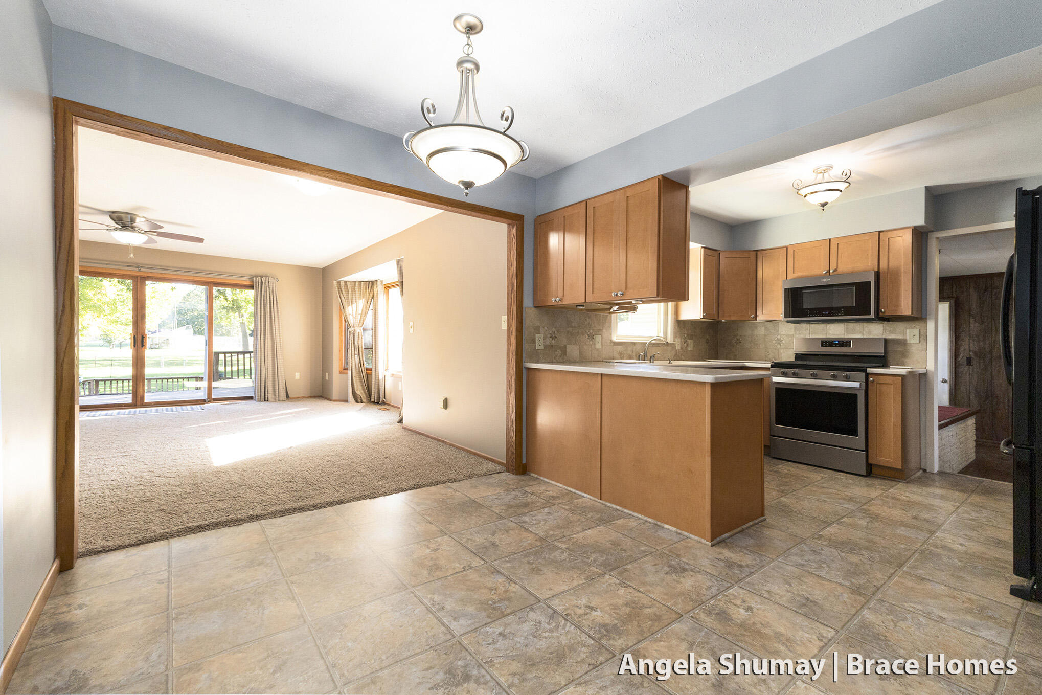 Grandville, Michigan 49418, United States, 3 Bedrooms Bedrooms, ,2 BathroomsBathrooms,Residential,Pending,229303