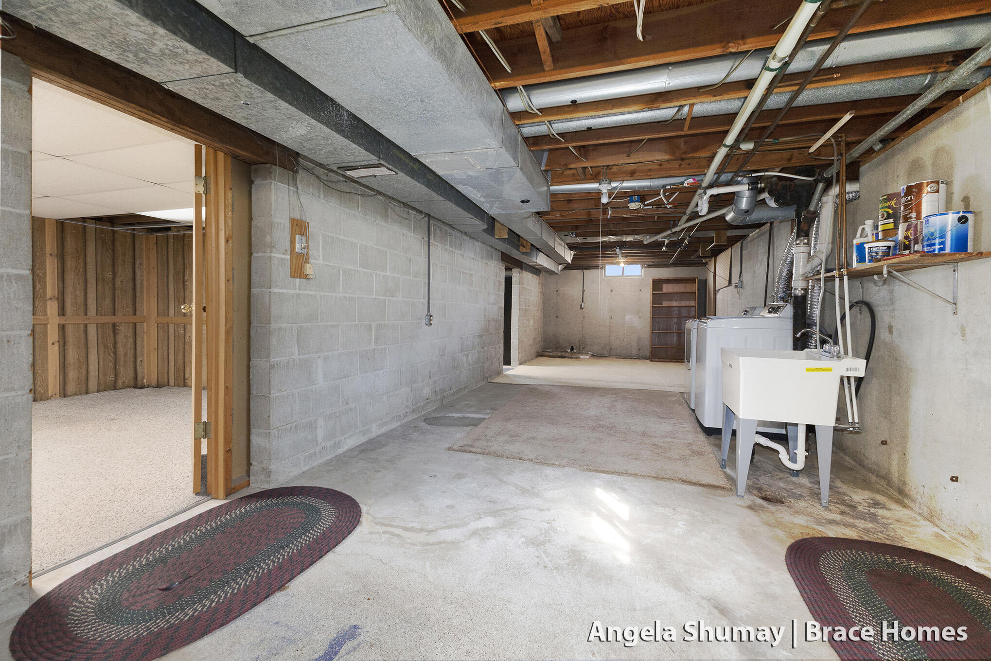 Grandville, Michigan 49418, United States, 3 Bedrooms Bedrooms, ,2 BathroomsBathrooms,Residential,Pending,229303