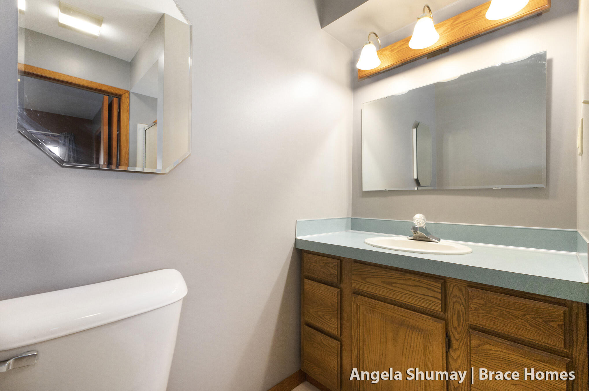 Grandville, Michigan 49418, United States, 3 Bedrooms Bedrooms, ,2 BathroomsBathrooms,Residential,Pending,229303