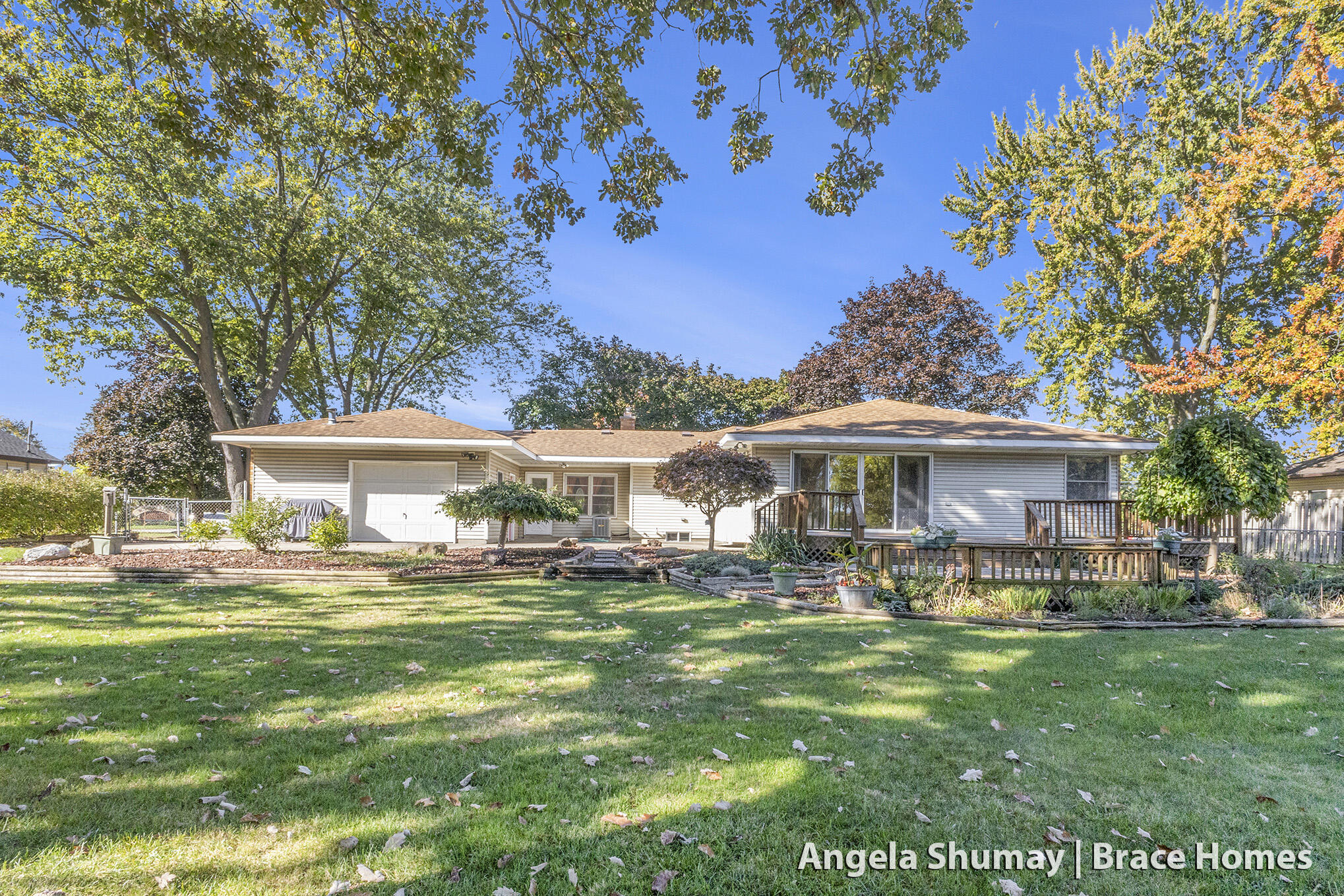 Grandville, Michigan 49418, United States, 3 Bedrooms Bedrooms, ,2 BathroomsBathrooms,Residential,Pending,229303