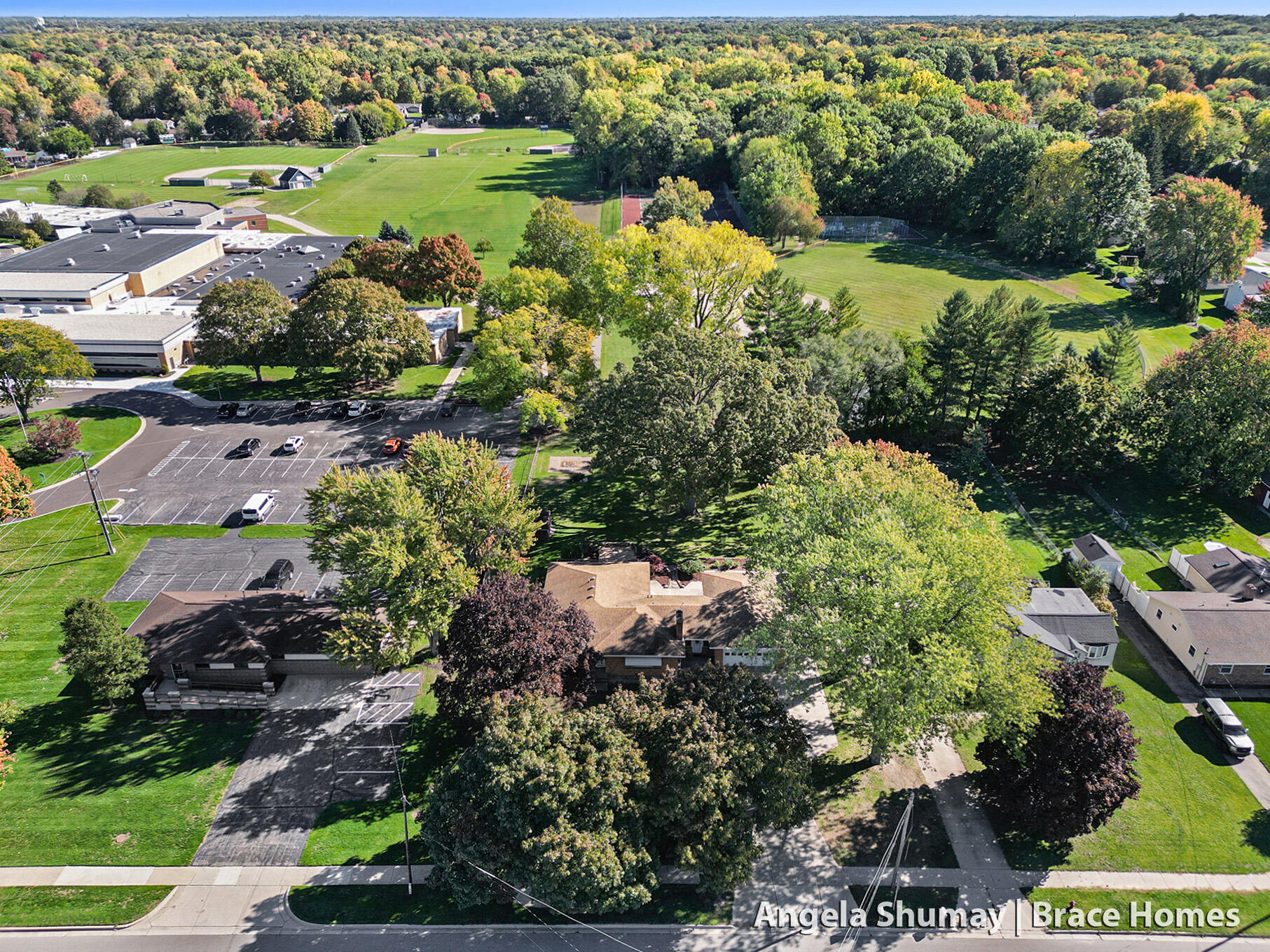 Grandville, Michigan 49418, United States, 3 Bedrooms Bedrooms, ,2 BathroomsBathrooms,Residential,Pending,229303