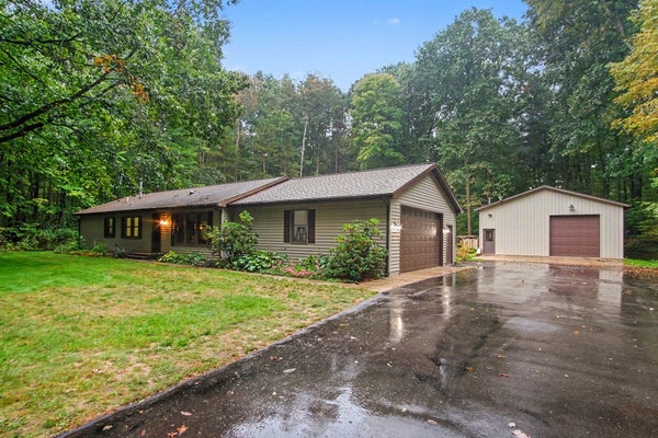 2202 11 MILE RD NE, ROCKFORD, MI 49341 - Image 67f1734e16785976cf371deceed86418/868308906