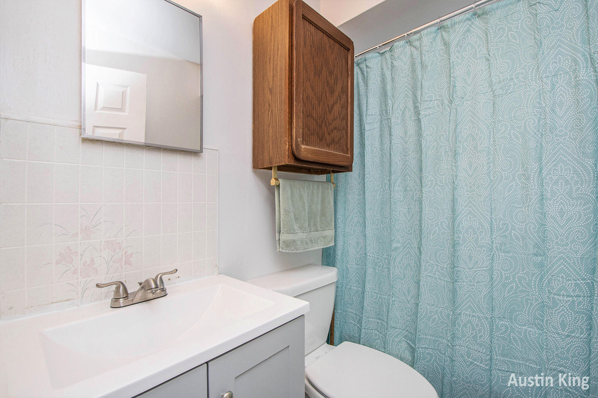 Grand Rapids, Michigan 49504, United States, 2 Bedrooms Bedrooms, ,1 BathroomBathrooms,Residential,Pending,160305