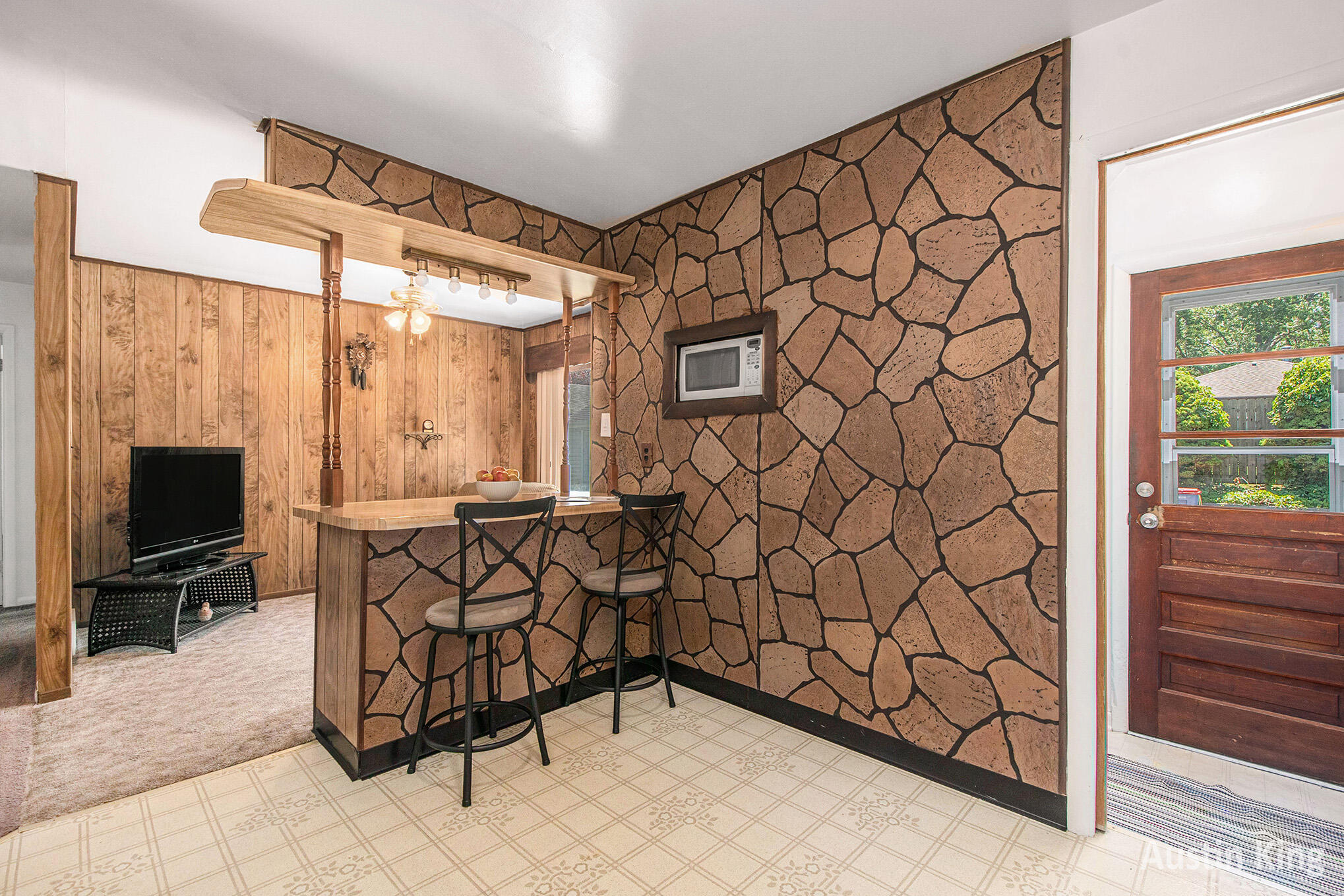 Grand Rapids, Michigan 49504, United States, 2 Bedrooms Bedrooms, ,1 BathroomBathrooms,Residential,Pending,160305