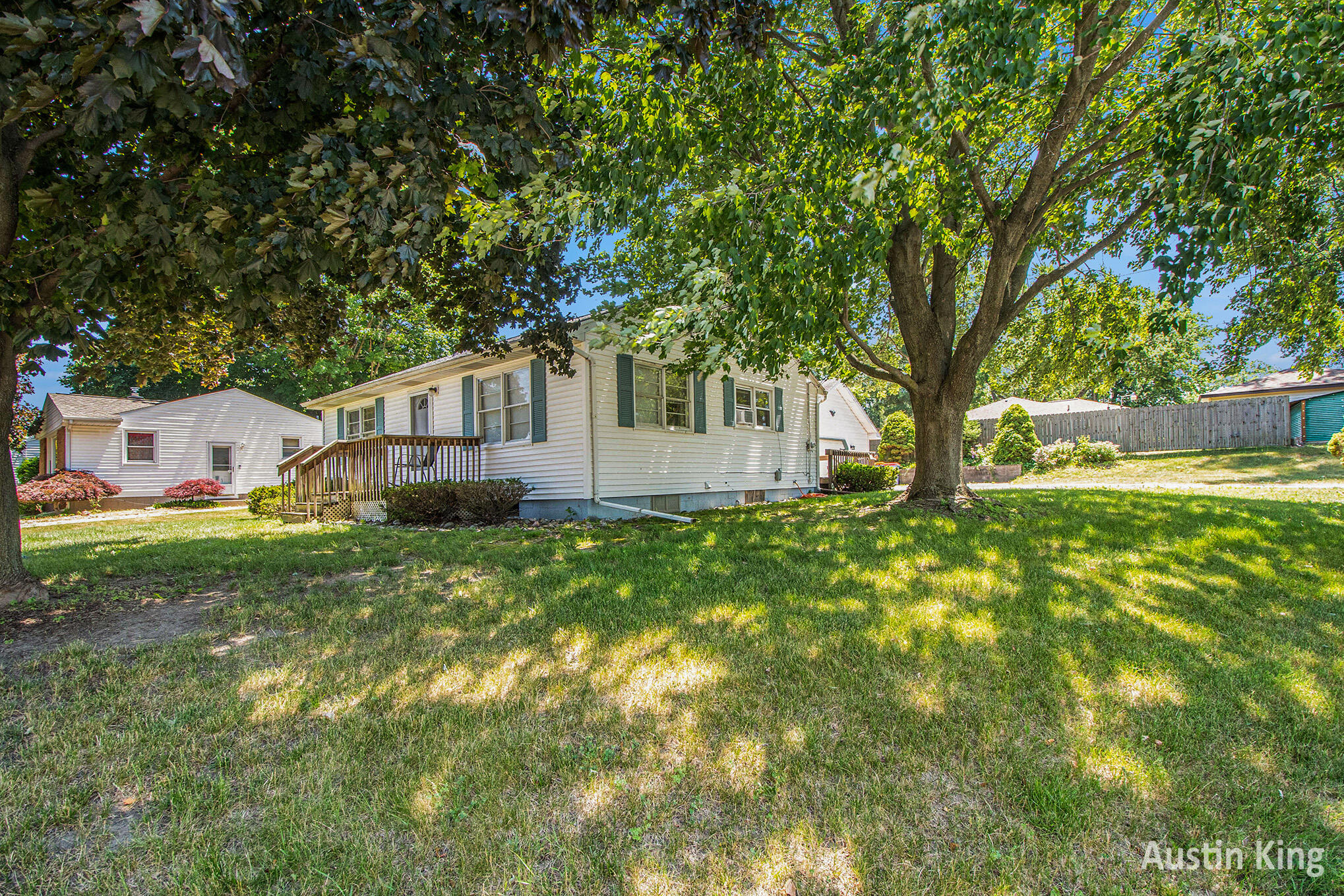 Grand Rapids, Michigan 49504, United States, 2 Bedrooms Bedrooms, ,1 BathroomBathrooms,Residential,Pending,160305