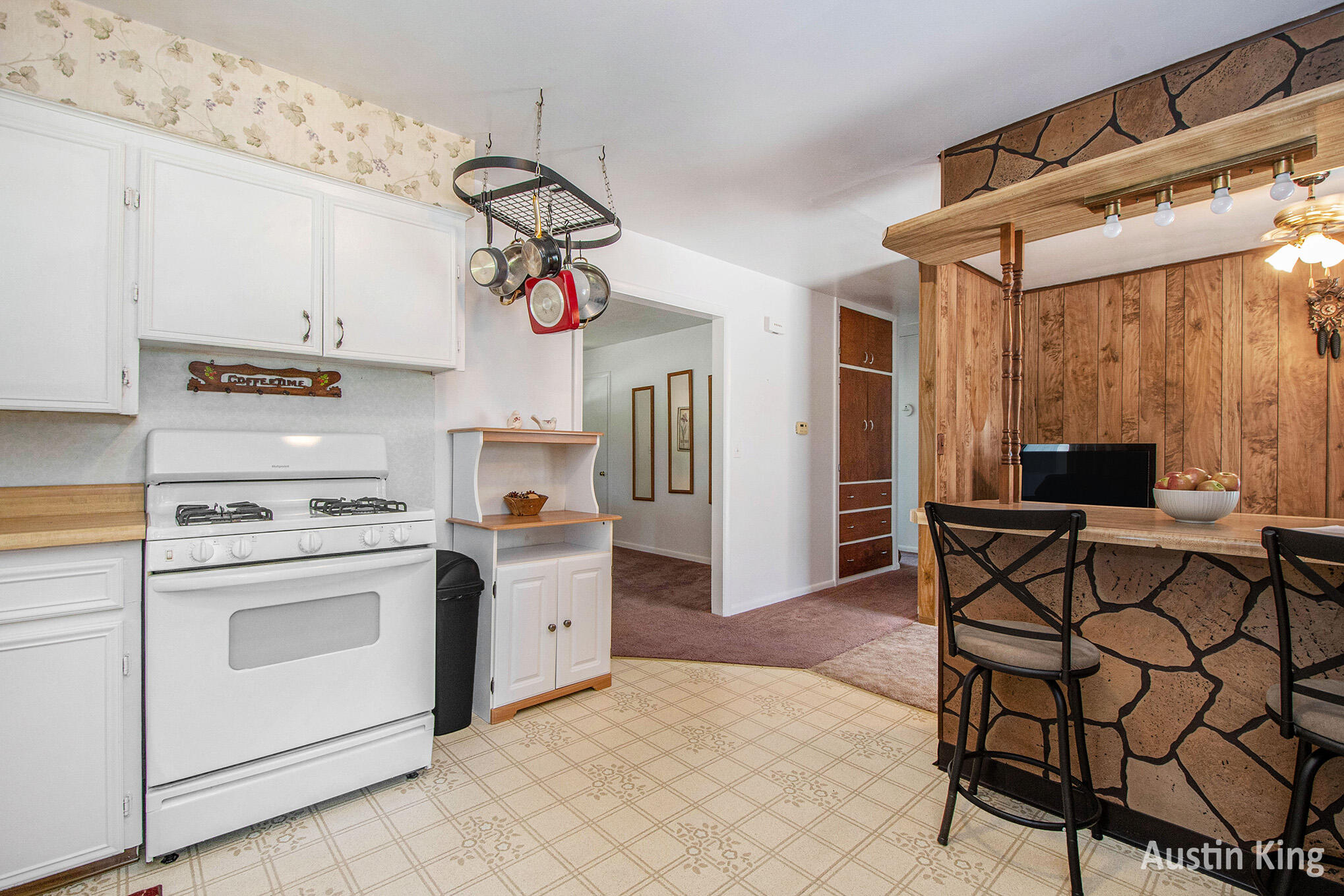 Grand Rapids, Michigan 49504, United States, 2 Bedrooms Bedrooms, ,1 BathroomBathrooms,Residential,Pending,160305