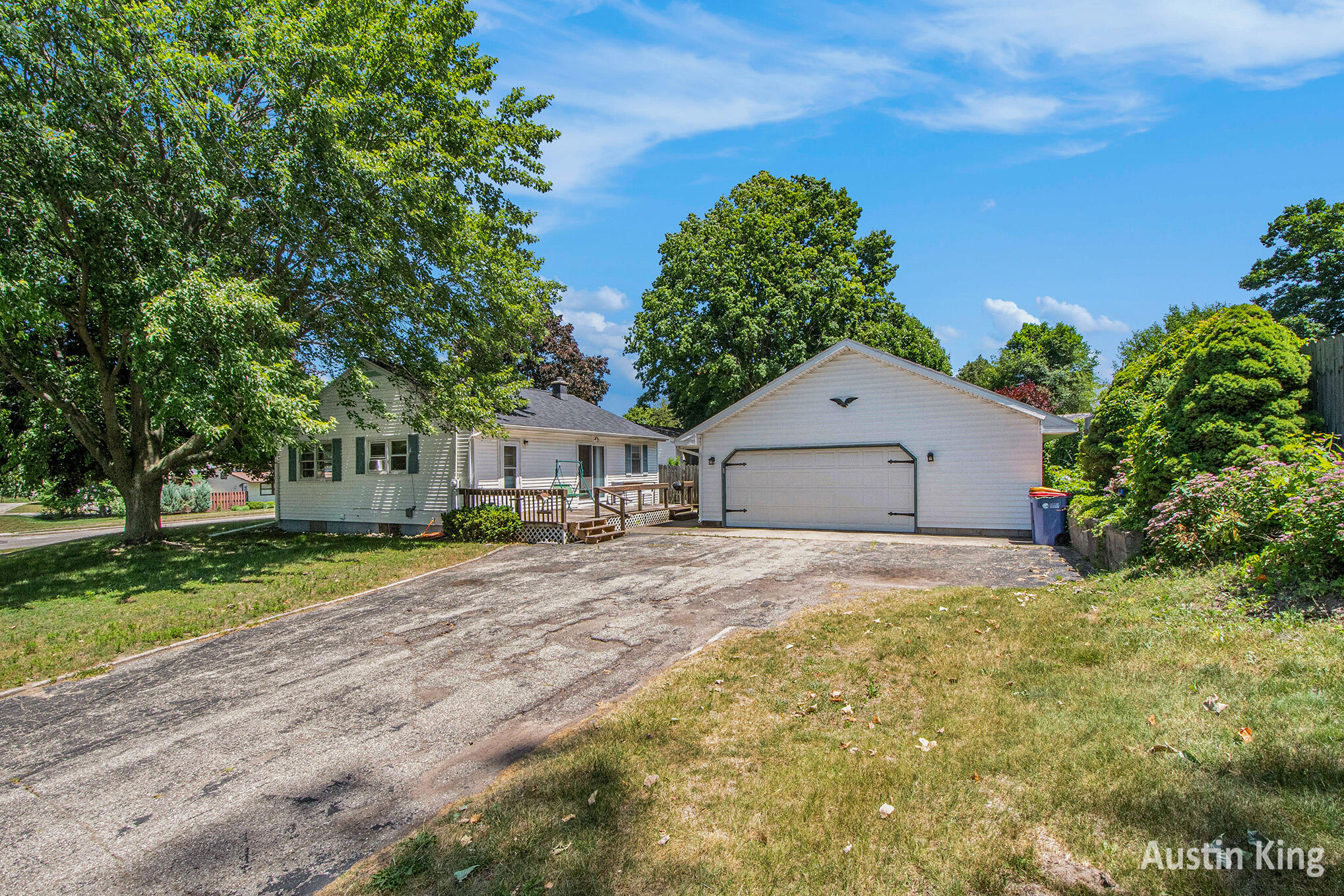 Grand Rapids, Michigan 49504, United States, 2 Bedrooms Bedrooms, ,1 BathroomBathrooms,Residential,Pending,160305