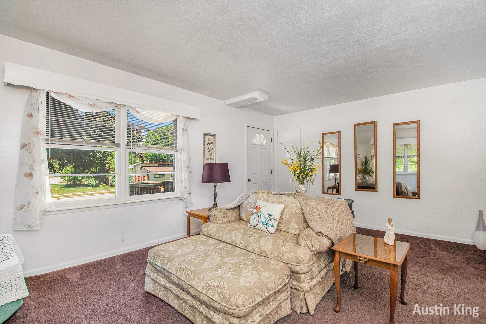 Grand Rapids, Michigan 49504, United States, 2 Bedrooms Bedrooms, ,1 BathroomBathrooms,Residential,Pending,160305