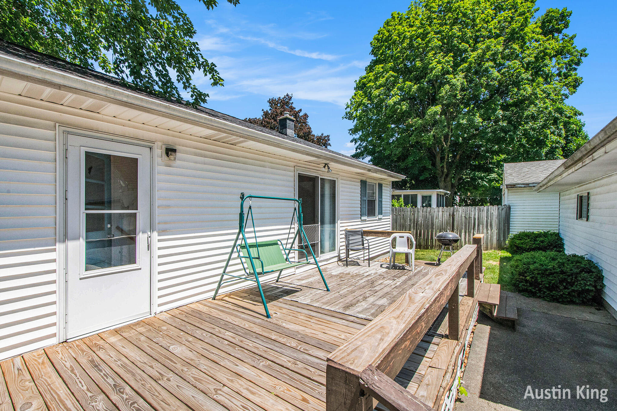 Grand Rapids, Michigan 49504, United States, 2 Bedrooms Bedrooms, ,1 BathroomBathrooms,Residential,Pending,160305