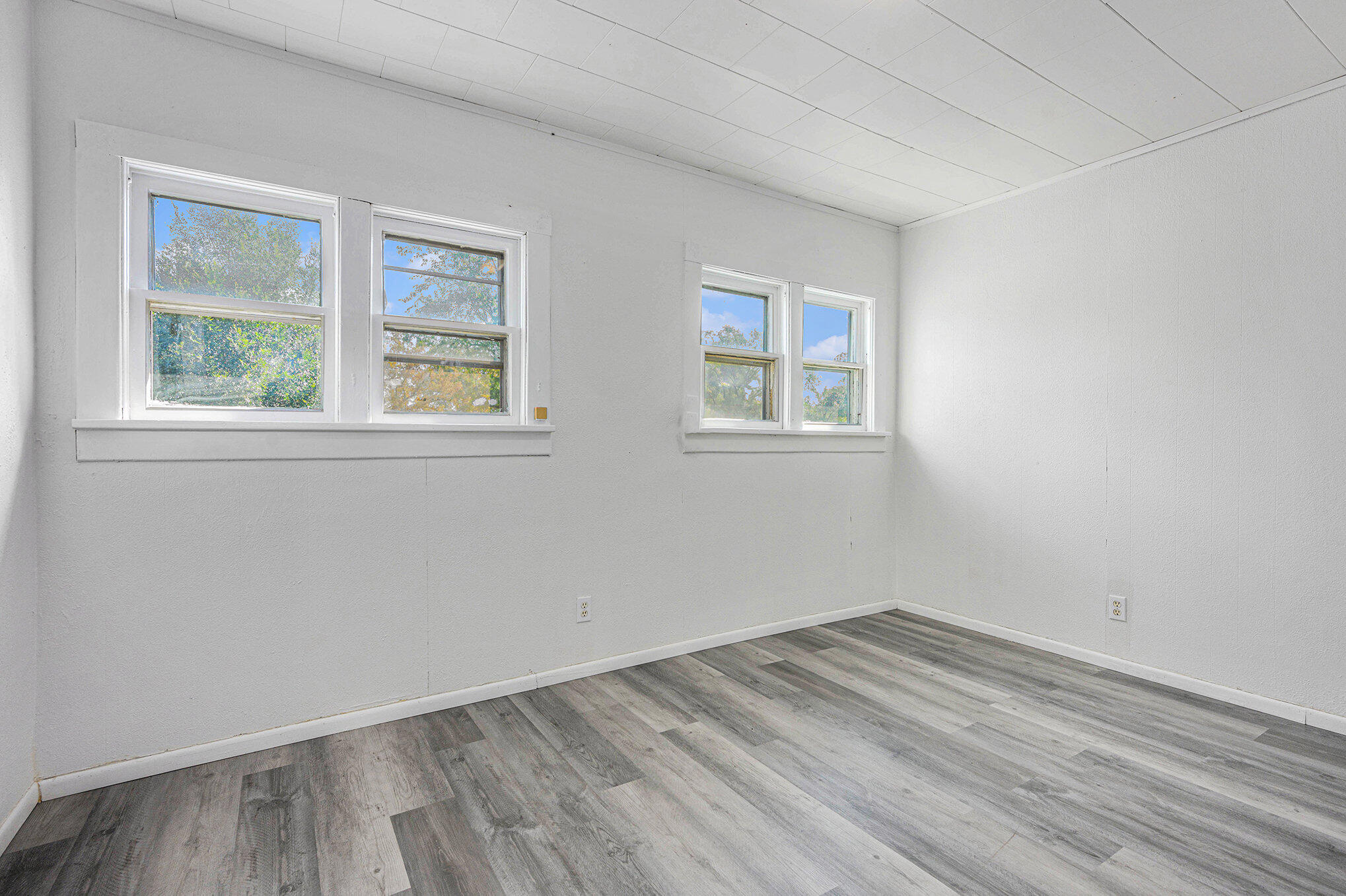 Hartford, Michigan 49057, United States, 2 Bedrooms Bedrooms, ,1 BathroomBathrooms,Residential,Active,214928