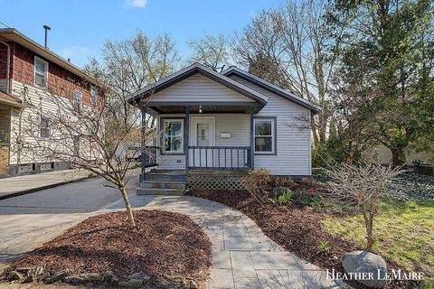 Photo of 110 Graceland Street NE, Grand Rapids, MI 49505 (MLS # 26017223)