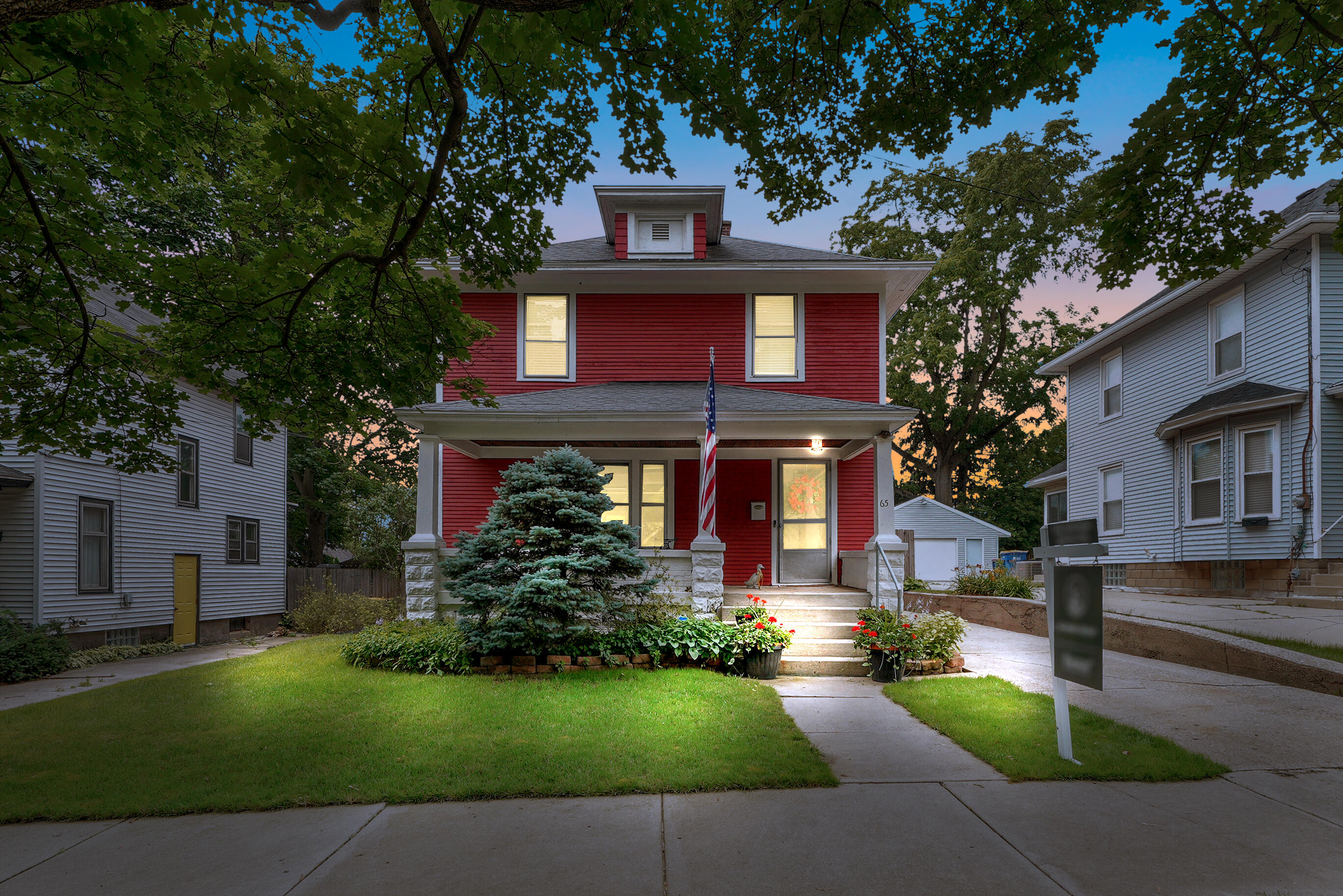 Photo 1 of 35 of 65 Arthur Avenue NE house
